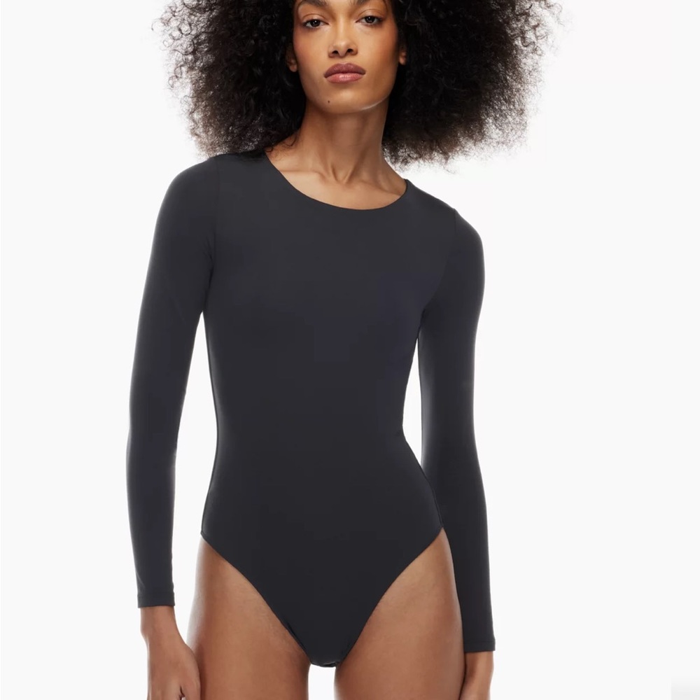 Aritzia Babaton Contour Crew Long Sleeve Bodysuit